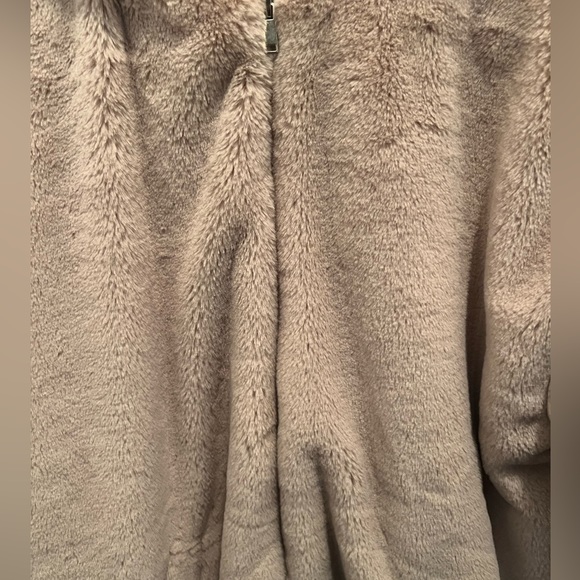 Fuzzy oversized bomber jacket with hood - Picture 3 of 3